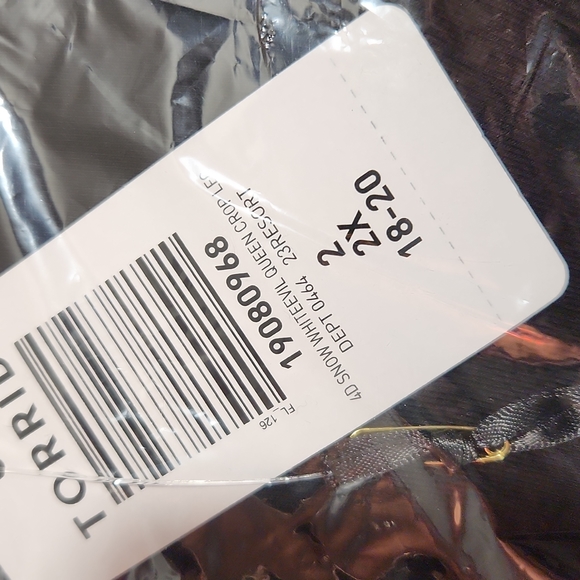 ❤️NWT VINTAGE TORRID SNOW WHITE EVIL QUEEN -  CROP LEGGING - DISNEY VILLAINS 4X - Picture 13 of 16